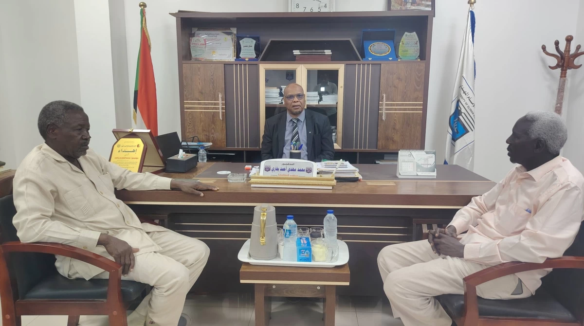 مدير جامعة الإمام المهدي يلتقي بمكتبه مدير جامعة زالنجي