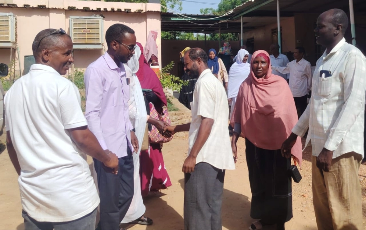 مدير جامعة الإمام المهدي يتلقى التهاني بمكتبه ويشيد بمتانة العلاقات بين الأسرة الجامعية - 1